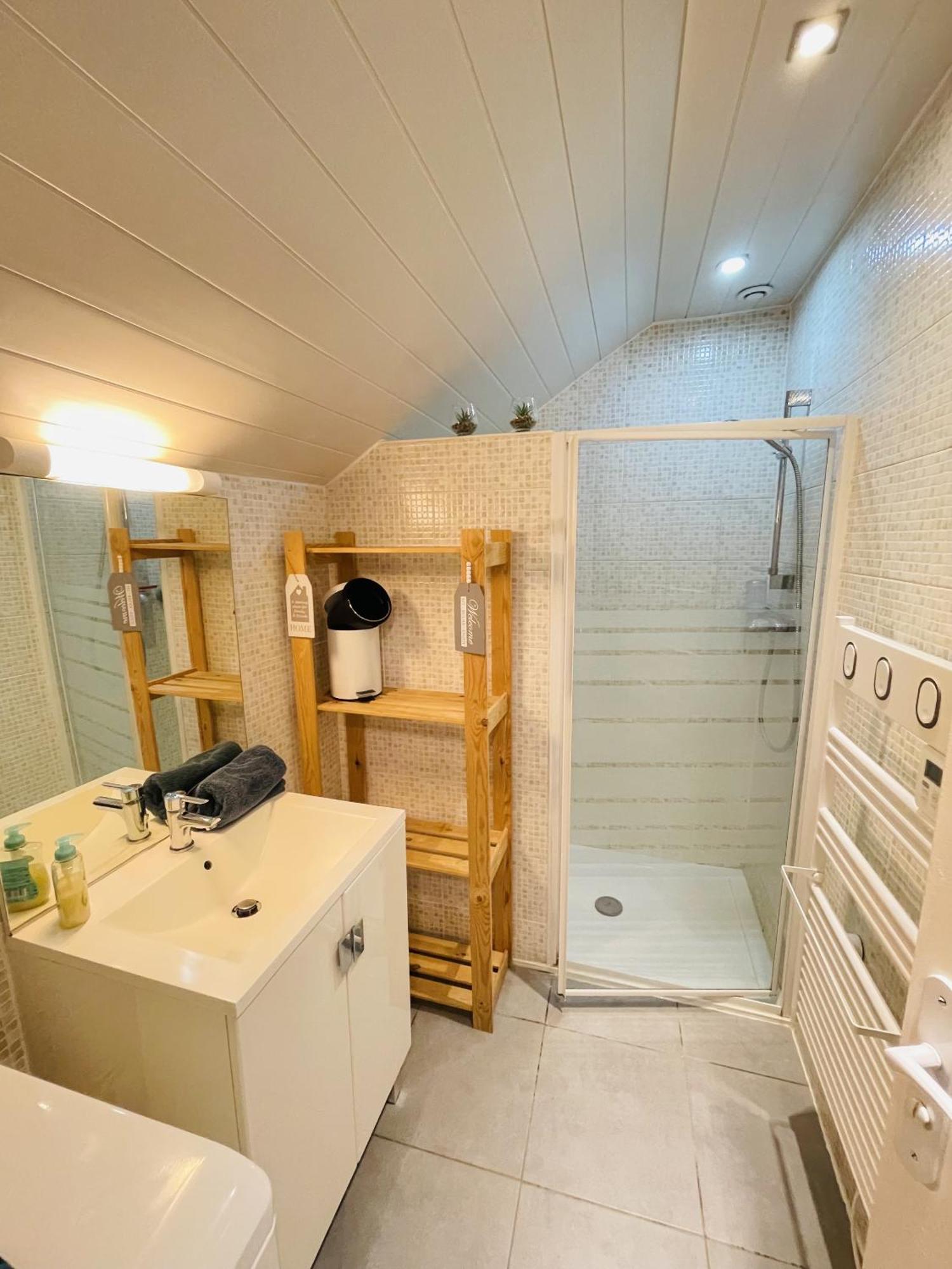 Le Lodge Spa Saint-Laurent-d'Andenay Екстериор снимка