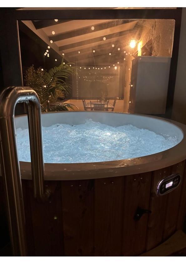 Le Lodge Spa Saint-Laurent-d'Andenay Екстериор снимка